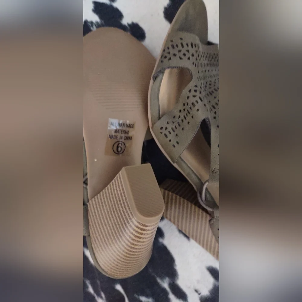 City Classified Open Toed Shoes - Picture 4 of 4